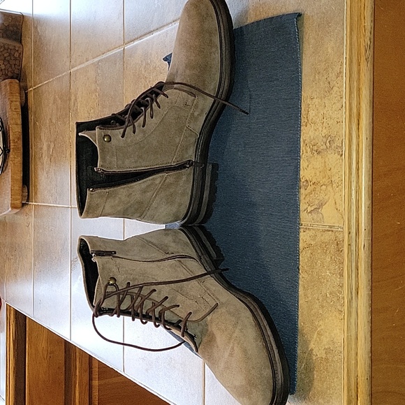 Unitnyndiversity NWOB Suede  Boots - Picture 2 of 9